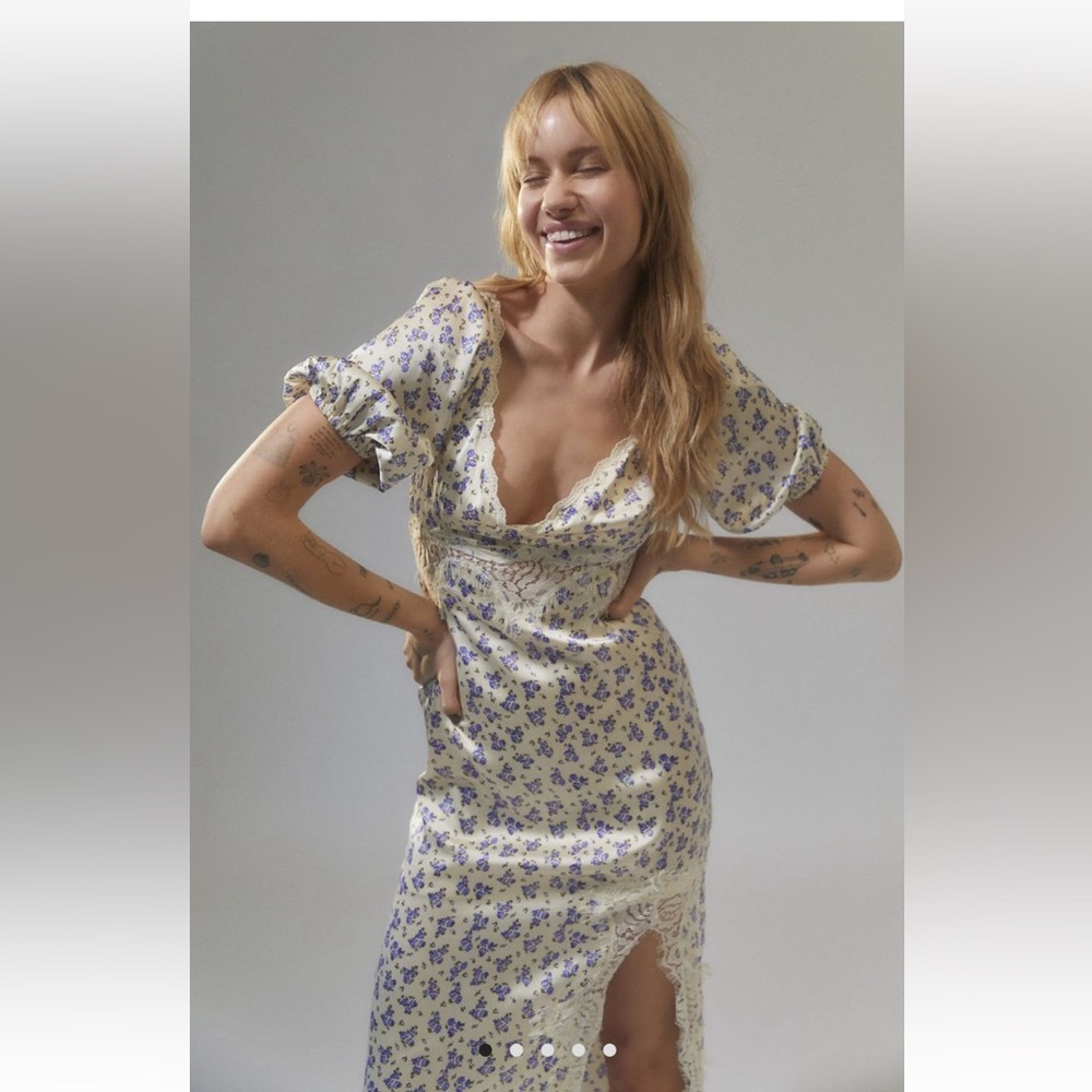 UO Lauren Lace-Trim Floral Midi Dress in Size Large